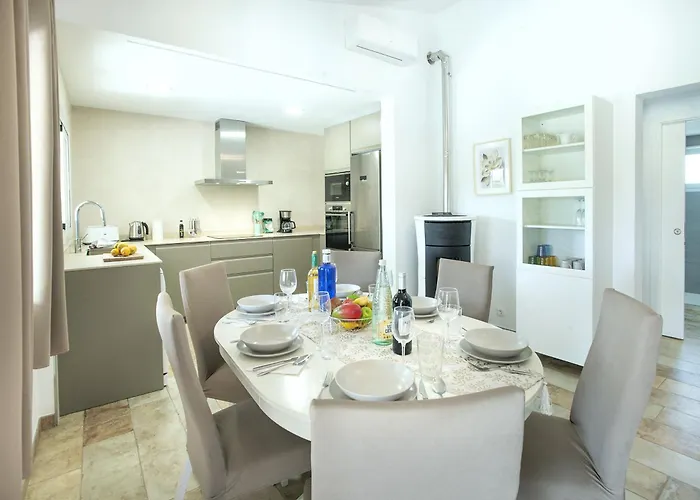 Owl Madrave - Families And Friends * Pollença