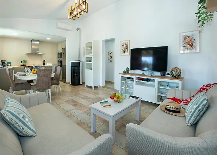 Owl Madrave - Families And Friends * Pollença