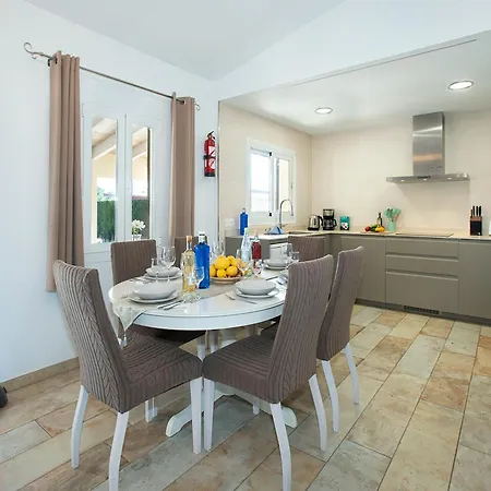 Owl Madrave - Families And Friends * Pollenca